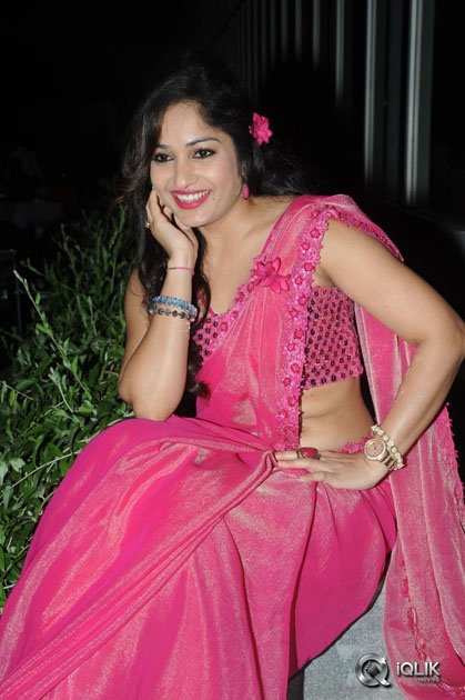 Madhavi-Latha-at-Mosagallaku-Mosagadu-Movie-Audio-Launch